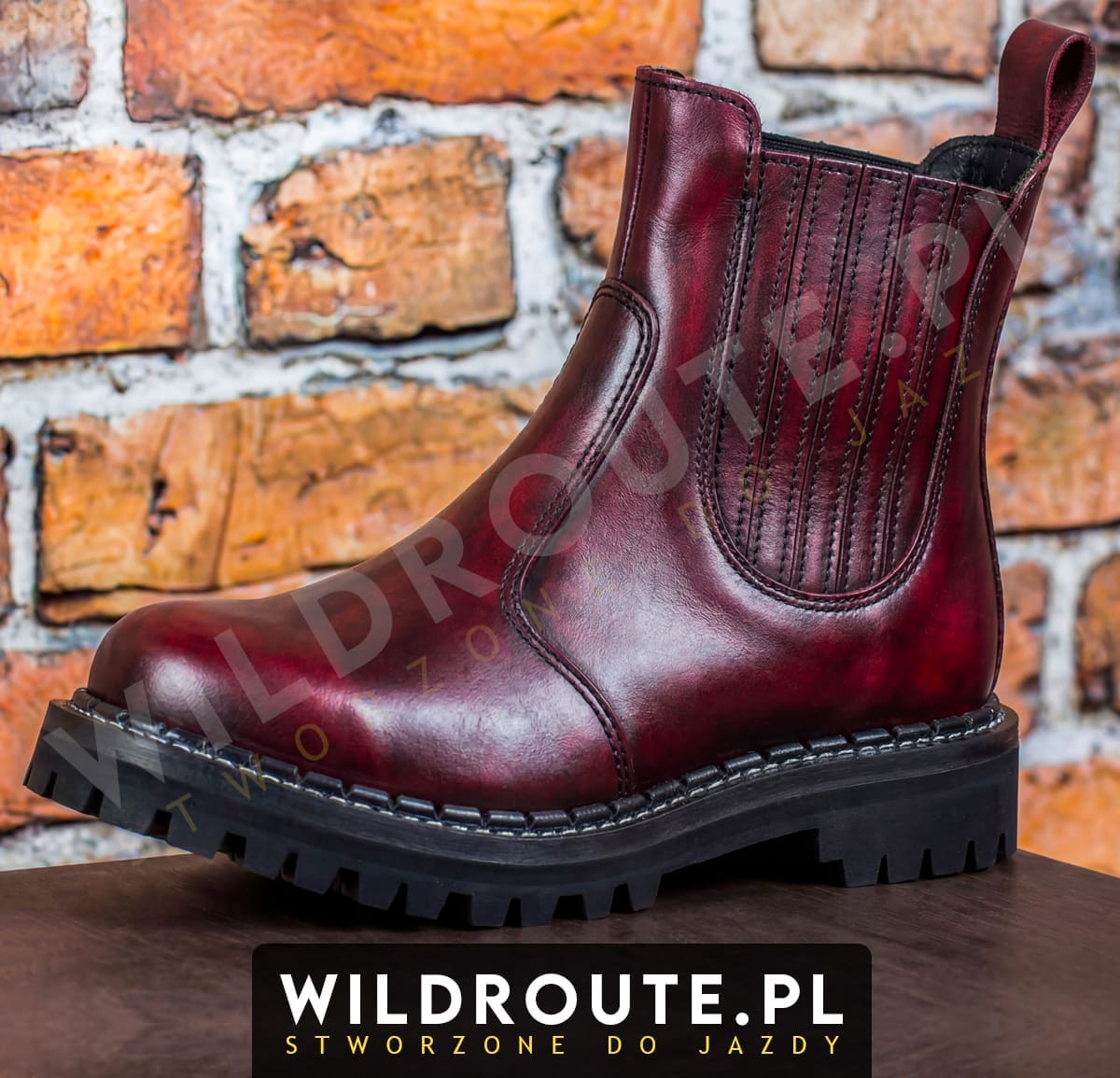 Buty WILDROUTE "V1" (PRZECIERANE NA CZERWONO)